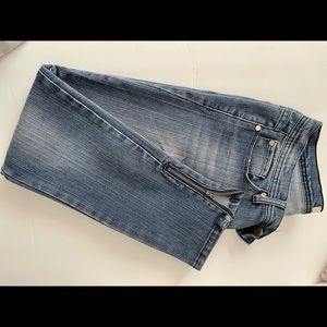 Forever 21 Jeans with zipper bottom legs sz 29